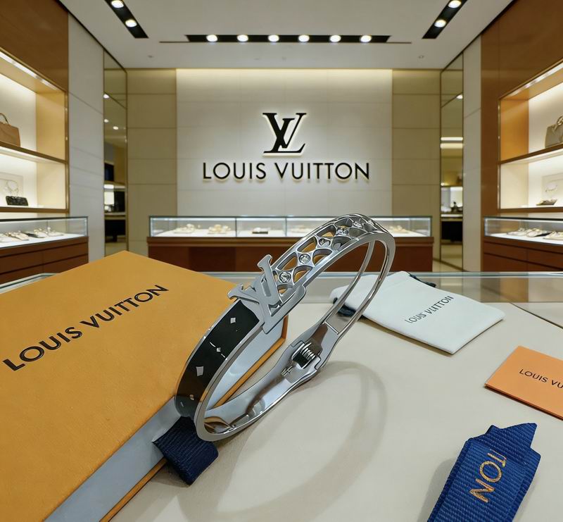 LV Bracelet  04yxs12 (1)