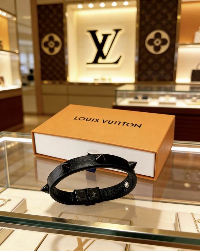 LV Bracelet  04yxs133 (1)
