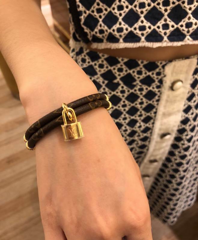 LV Bracelet  04yxs135 (3)