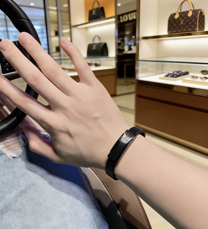LV Bracelet  04yxs139 (5)