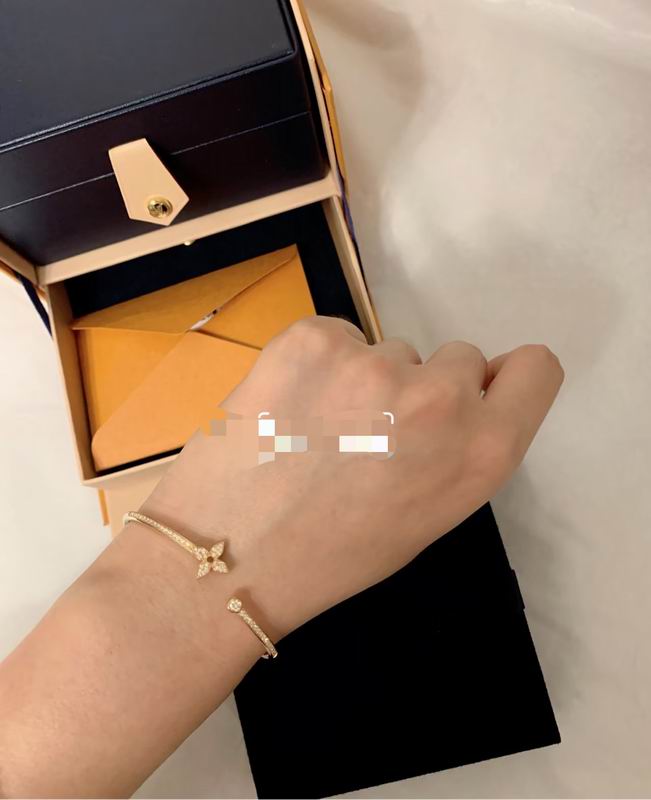 LV Bracelet  04yxs143 (3)