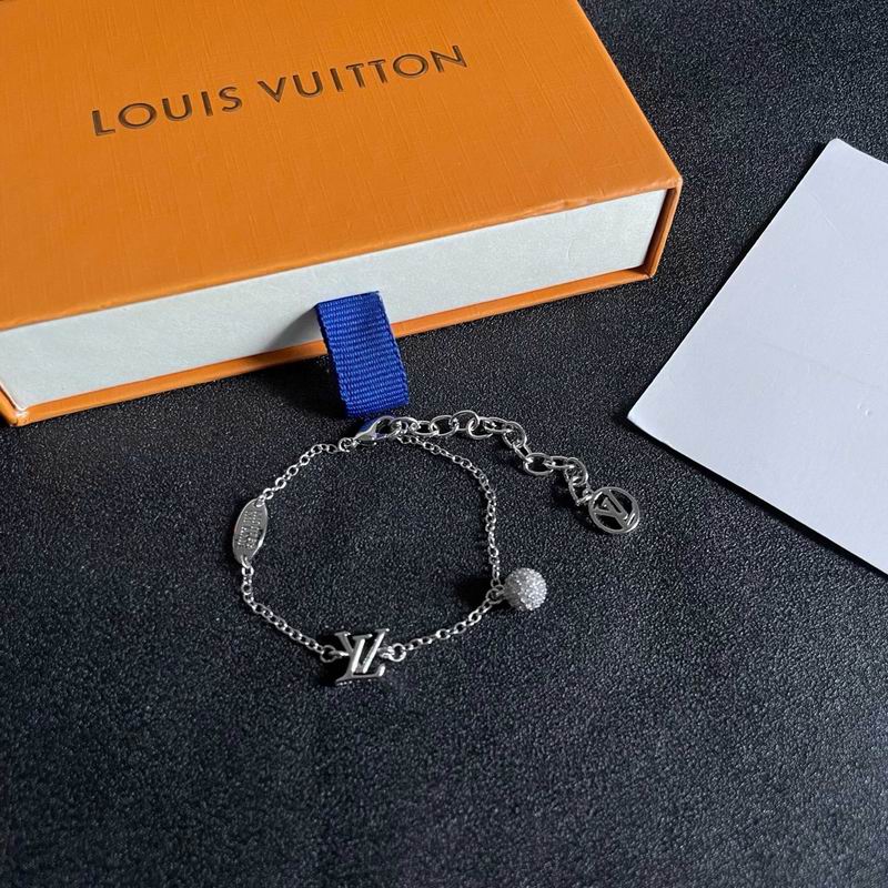 LV Bracelet  04yxs145 (2)