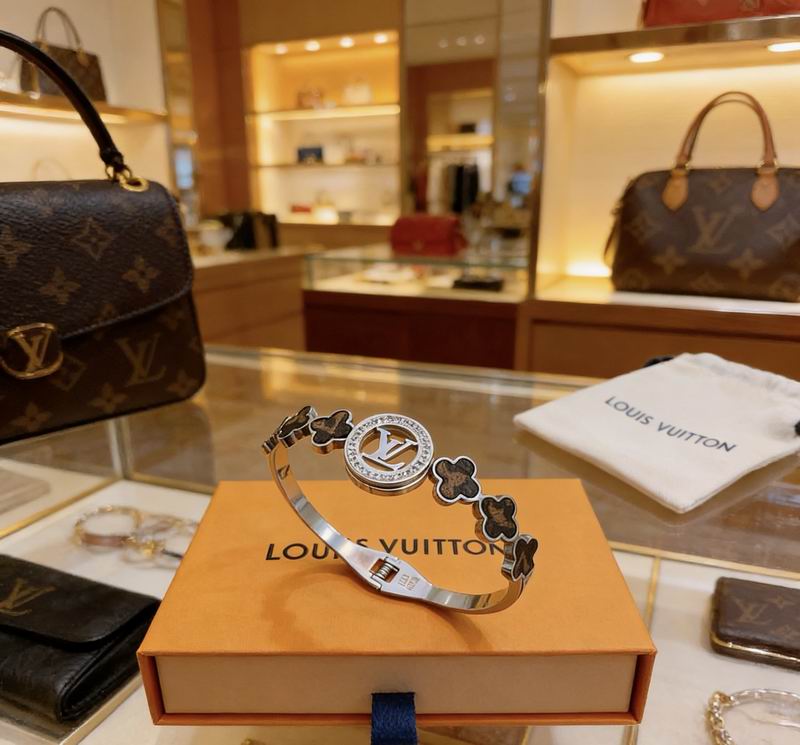 LV Bracelet  04yxs16 (6)
