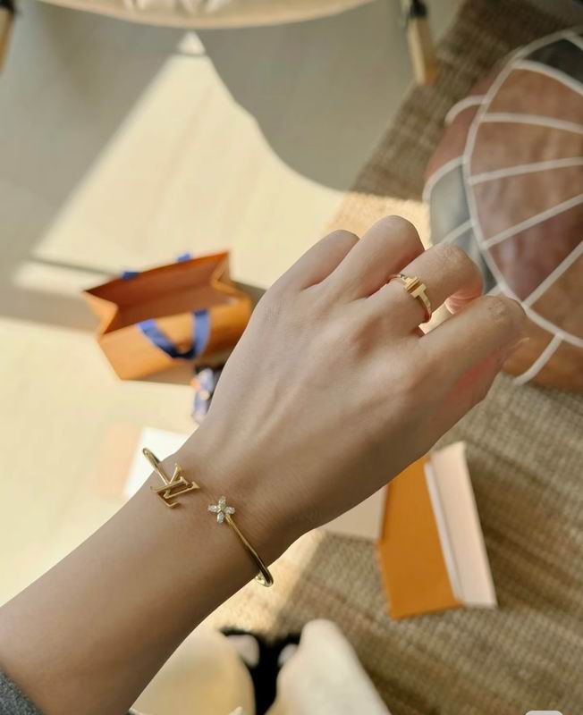 LV Bracelet  04yxs19 (6)