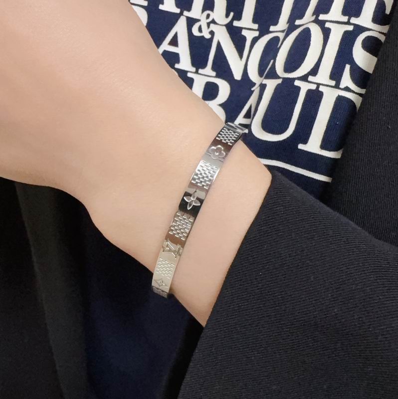 LV Bracelet  04yxs31 (8)