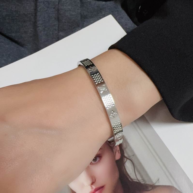 LV Bracelet  04yxs31 (9)