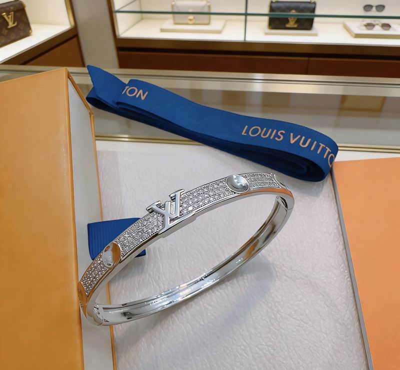 LV Bracelet  04yxs35 (3)