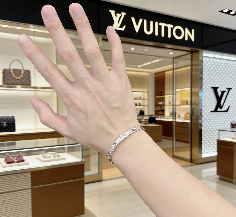 LV Bracelet  04yxs35 (4)