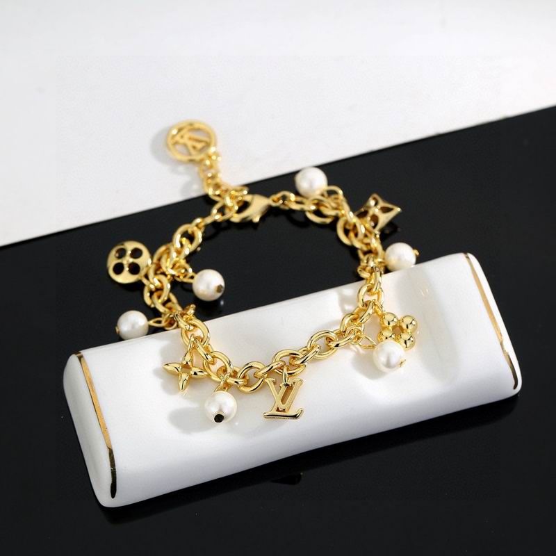 LV Bracelet  04yxs39 (3)