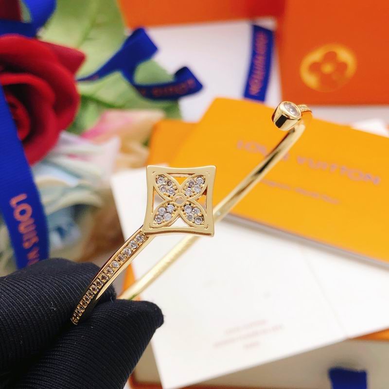 LV Bracelet  04yxs42 (2)