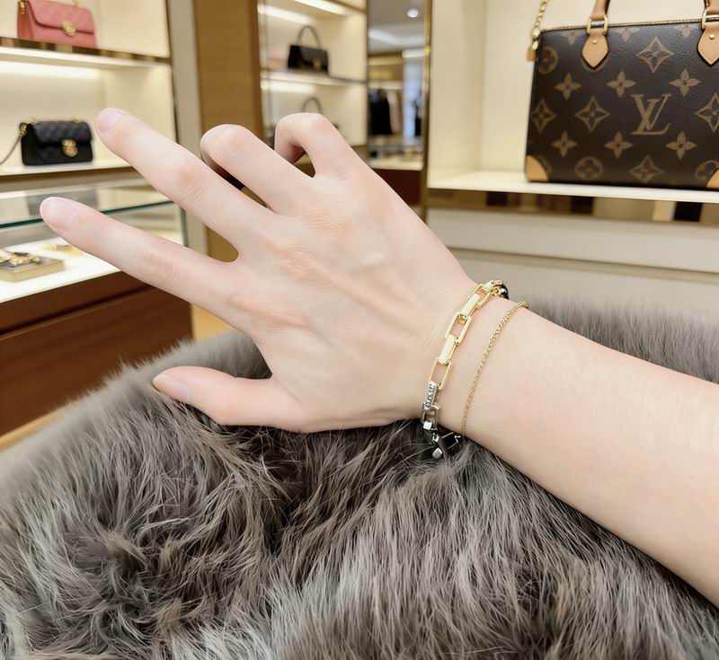 LV Bracelet  04yxs43 (3)