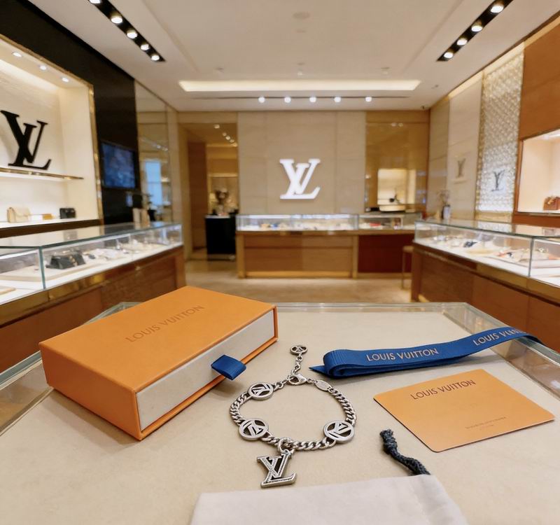 LV Bracelet  04yxs44 (1)