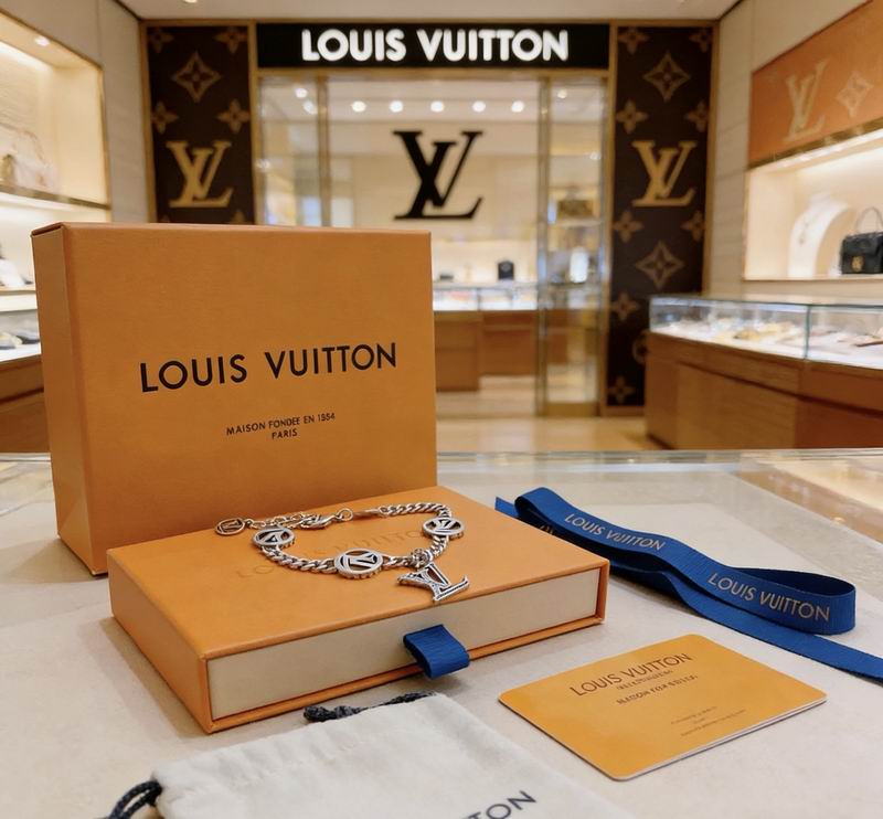 LV Bracelet  04yxs44 (2)