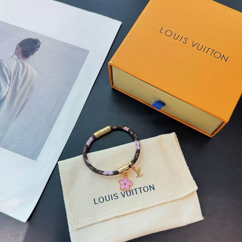 LV Bracelet  04yxs47 (2)