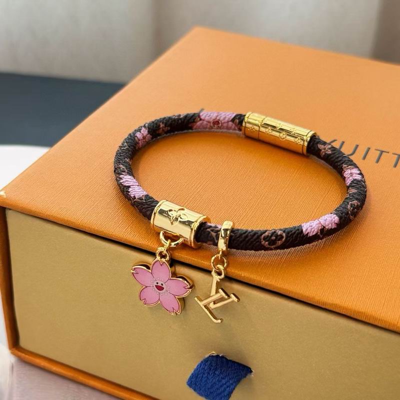 LV Bracelet  04yxs47 (7)