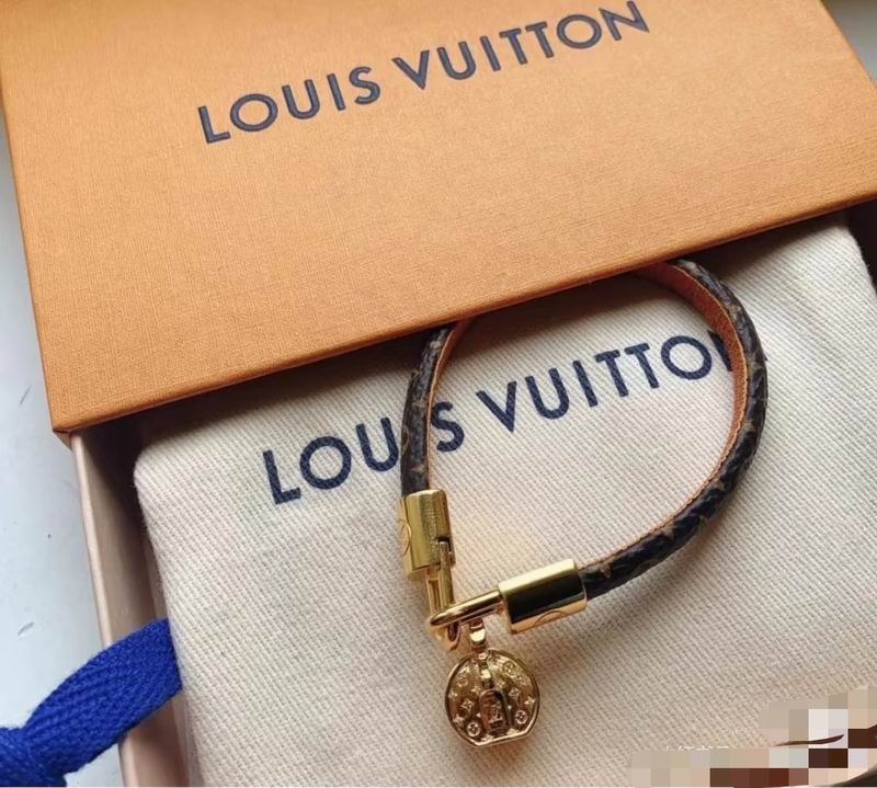 LV Bracelet  04yxs48 (3)