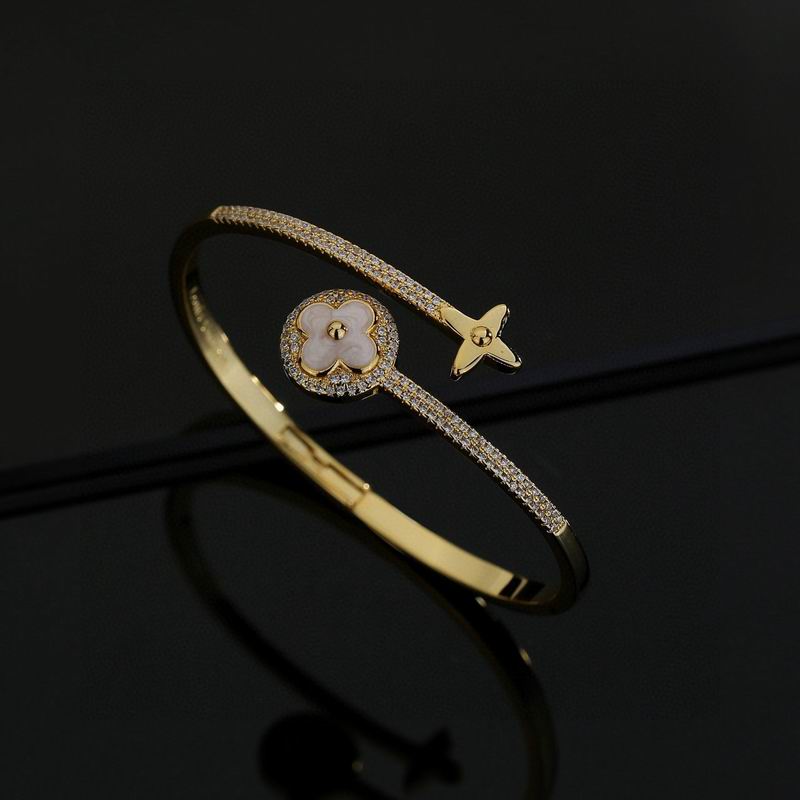 LV Bracelet  04yxs51 (2)
