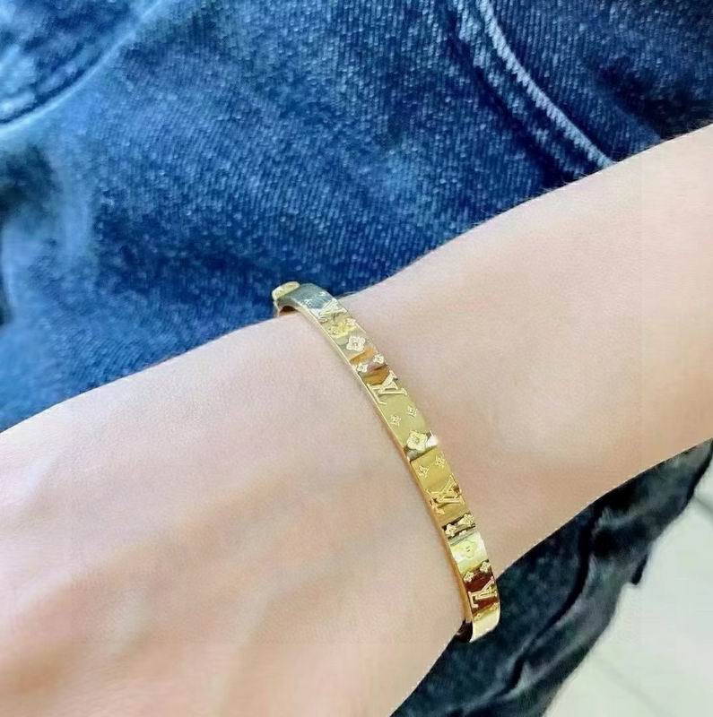 LV Bracelet  04yxs52 (7)