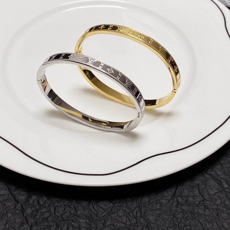 LV Bracelet  04yxs54 (2)