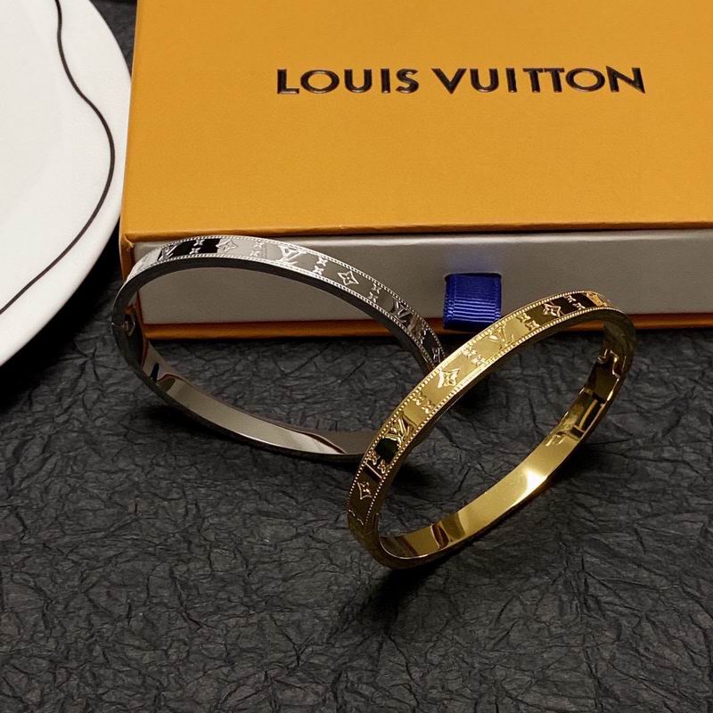 LV Bracelet  04yxs54 (3)