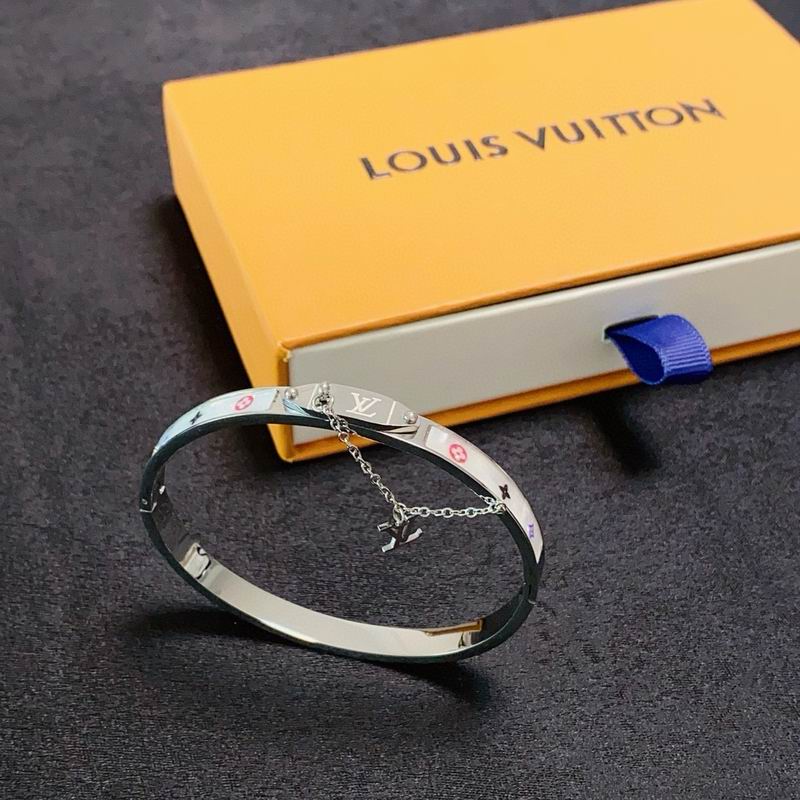 LV Bracelet  04yxs55 (1)