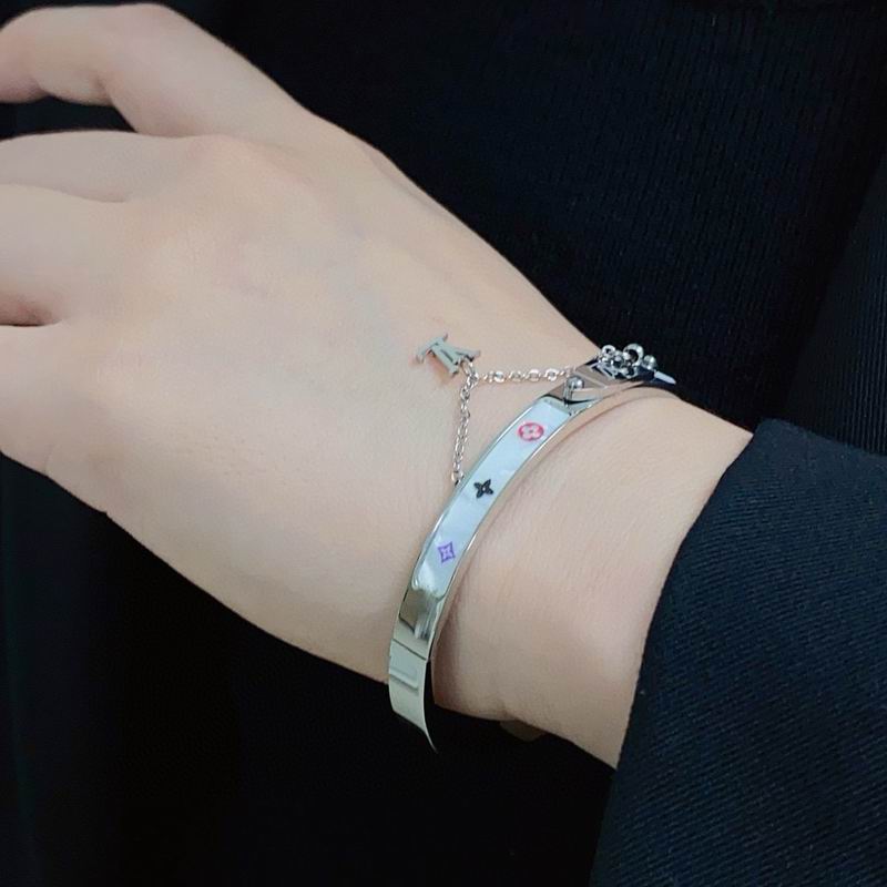 LV Bracelet  04yxs55 (2)