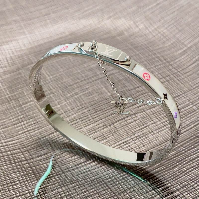 LV Bracelet  04yxs55 (5)