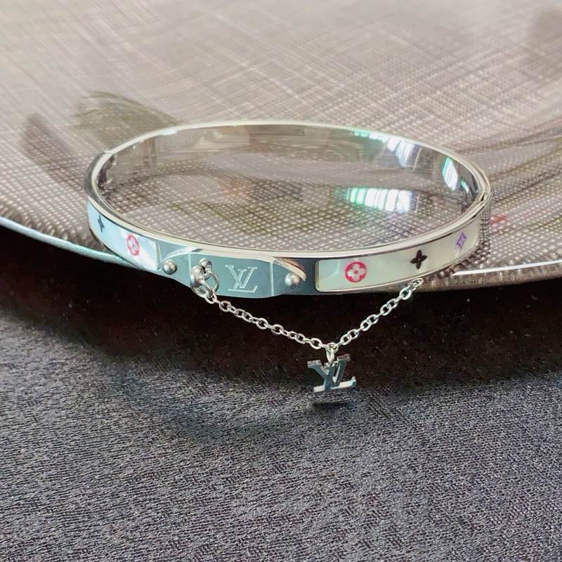 LV Bracelet  04yxs55 (8)