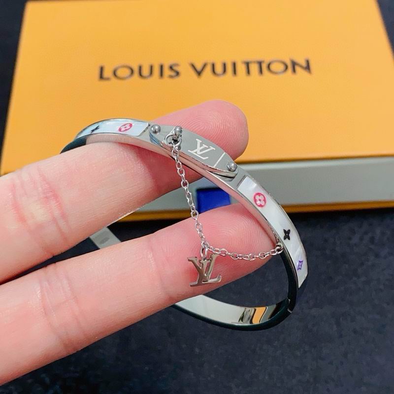 LV Bracelet  04yxs55 (9)