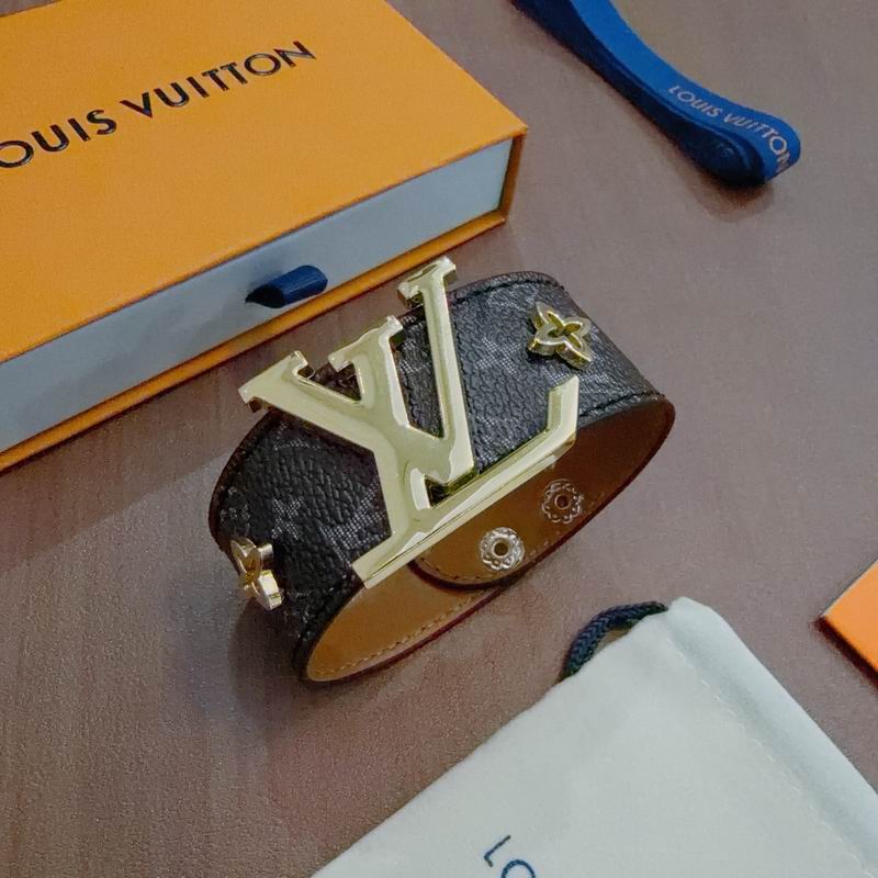 LV Bracelet  04yxs56 (3)