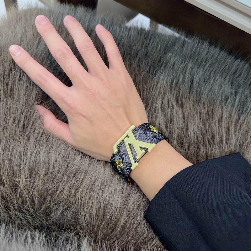 LV Bracelet  04yxs56 (4)