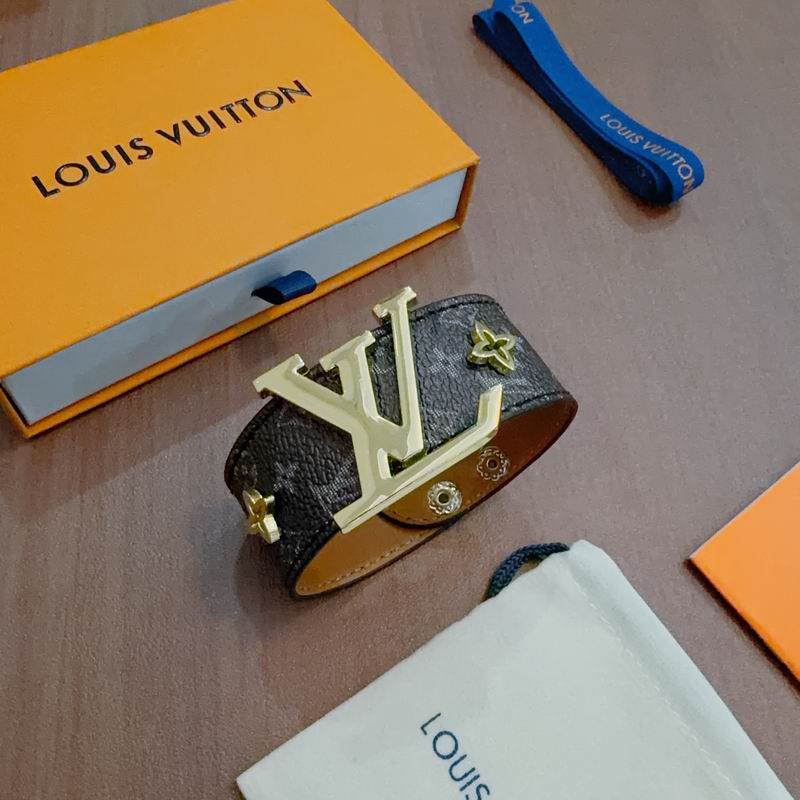 LV Bracelet  04yxs56 (8)