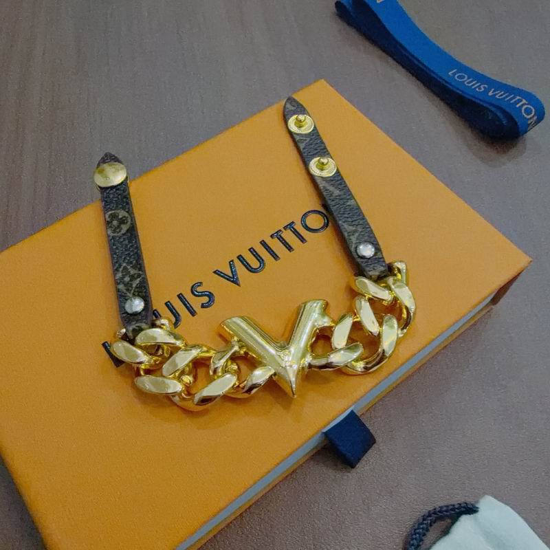 LV Bracelet  04yxs57 (3)