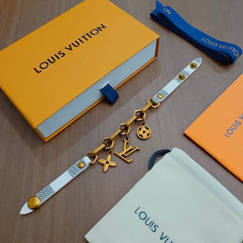 LV Bracelet  04yxs58 (3)