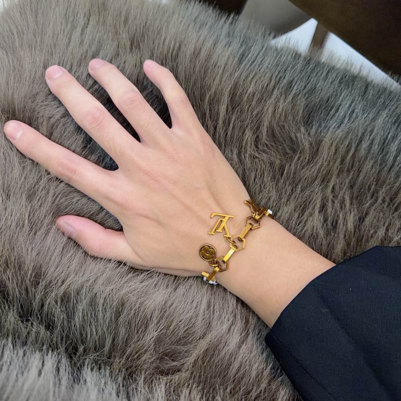 LV Bracelet  04yxs58 (9)