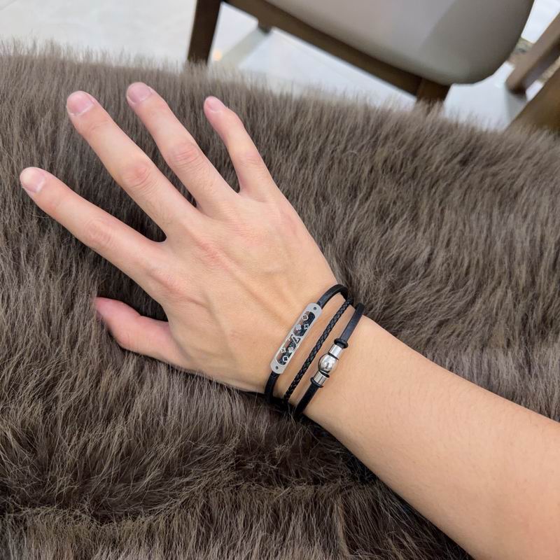 LV Bracelet  04yxs61 (4)