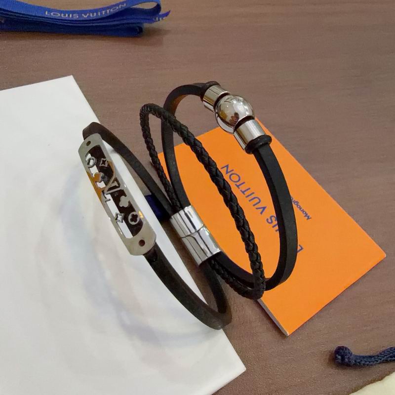 LV Bracelet  04yxs61 (5)