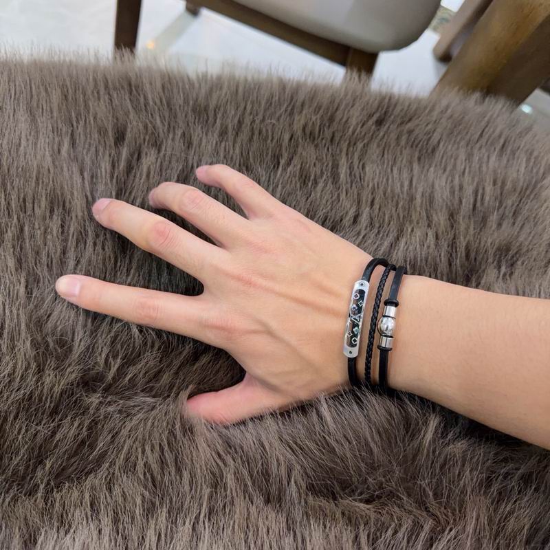 LV Bracelet  04yxs61 (9)