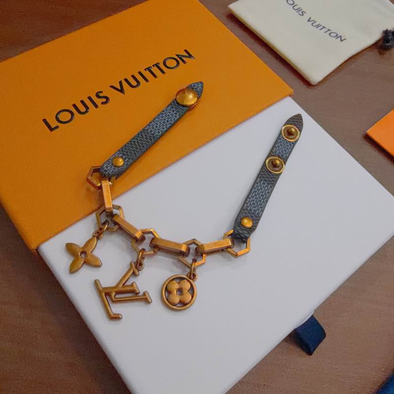 LV Bracelet  04yxs63 (4)