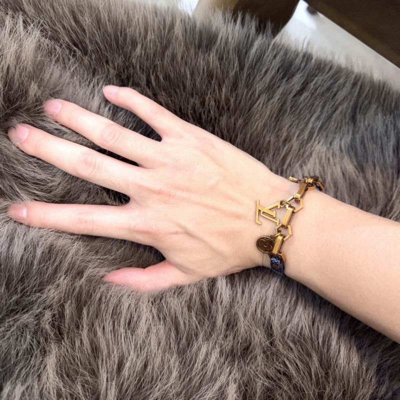 LV Bracelet  04yxs63 (6)