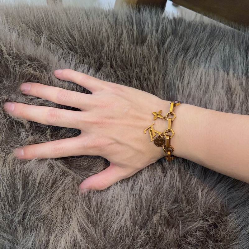 LV Bracelet  04yxs63 (7)