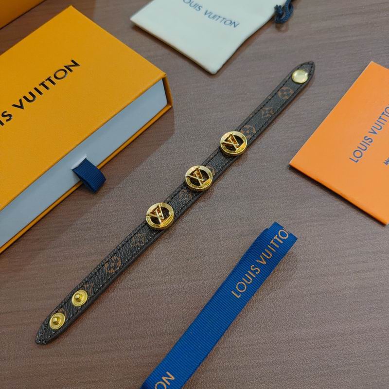 LV Bracelet  04yxs65 (2)