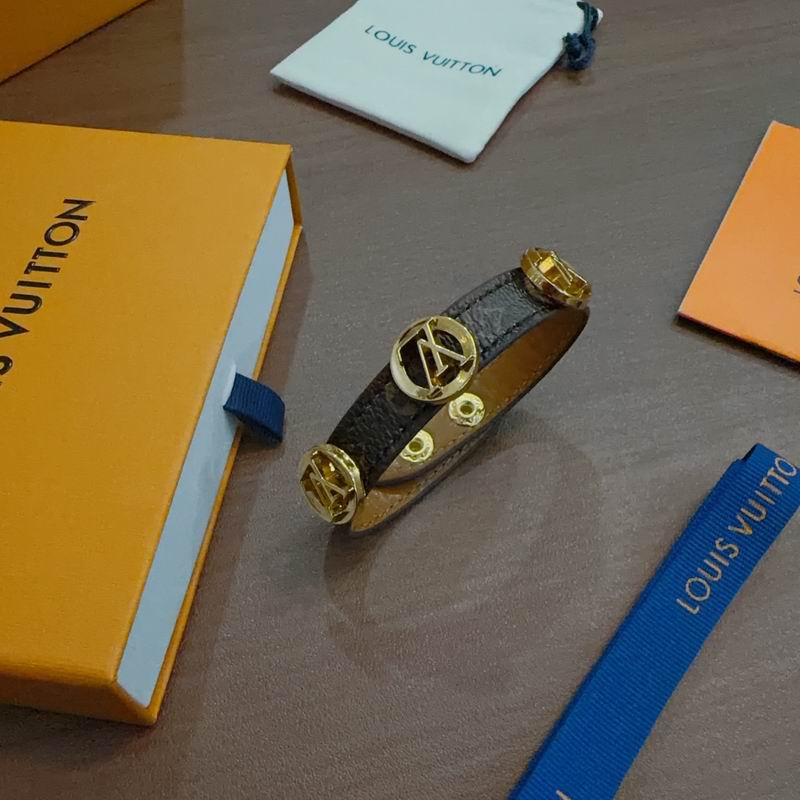 LV Bracelet  04yxs65 (3)