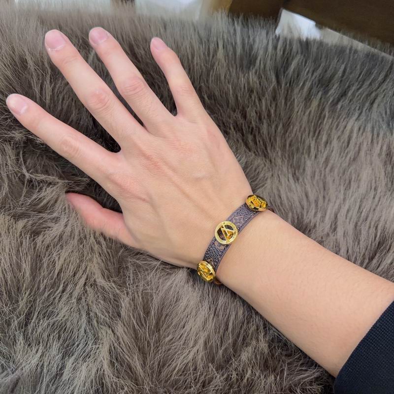 LV Bracelet  04yxs65 (8)