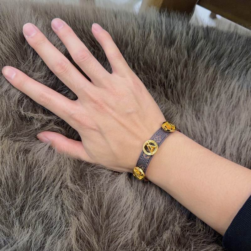 LV Bracelet  04yxs65 (9)