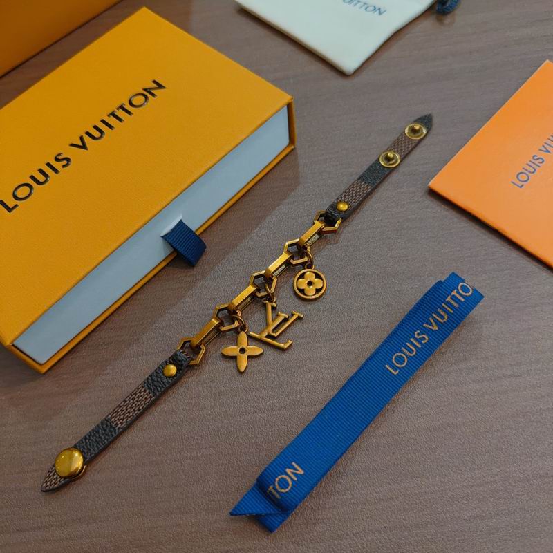 LV Bracelet  04yxs66 (1)