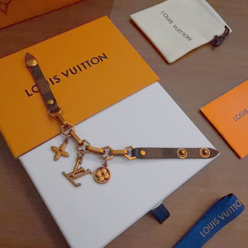 LV Bracelet  04yxs66 (2)