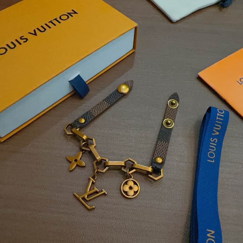 LV Bracelet  04yxs66 (5)