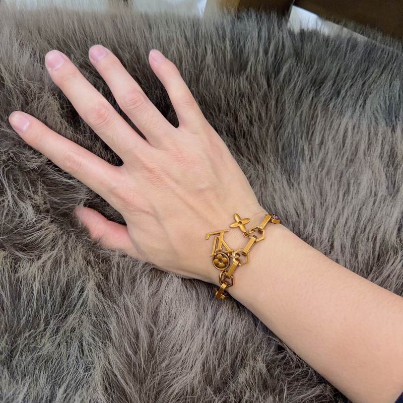 LV Bracelet  04yxs66 (7)