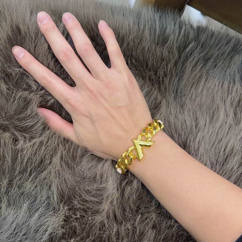 LV Bracelet  04yxs67 (8)